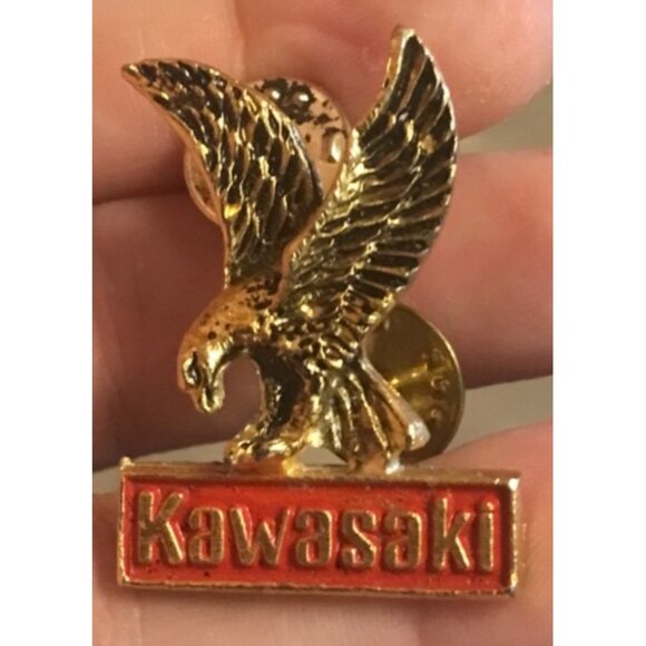 Kawasaki Eagle Lapel Pin Gold Tone Red Enamel Badge 1" Vintage Dual Pin Back - Picture 1 of 6